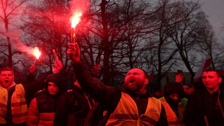 Polish farmers' protests crank up pressure on EU agriculture head