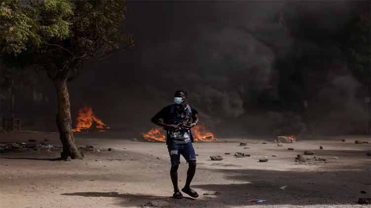 Student killed in Senegal at Friday's vote delay protests: ministry