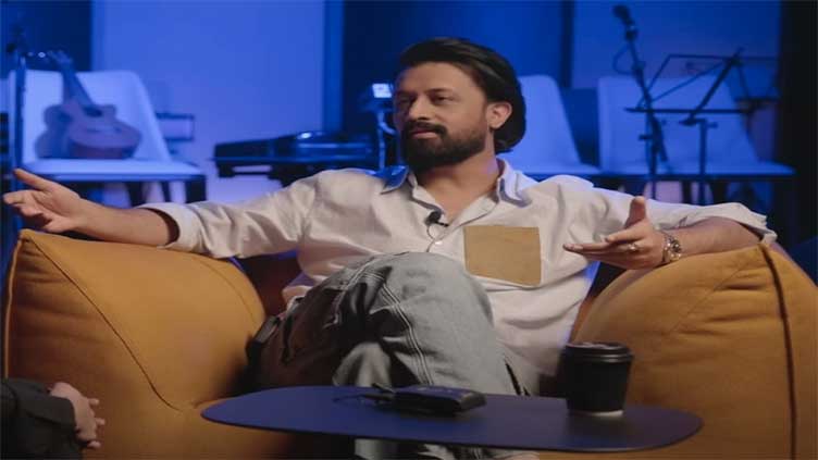 What advice Atif Aslam gives to people feeling dejected?