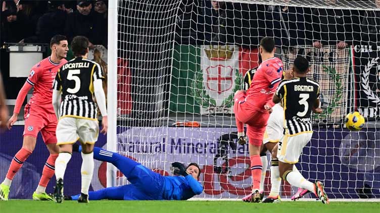 Juve shocked as Udinese hand Inter title gift