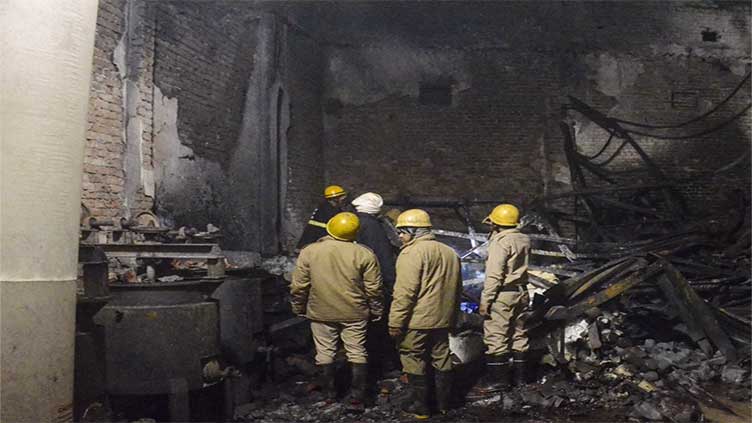 At least 11 dead and 4 injured in massive fire at paint factory in New Delhi