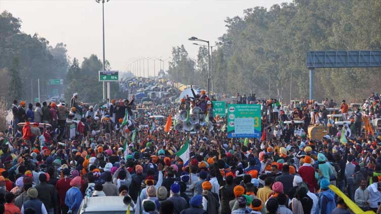 Indian farmers block motorways and besiege Delhi in crop price protest