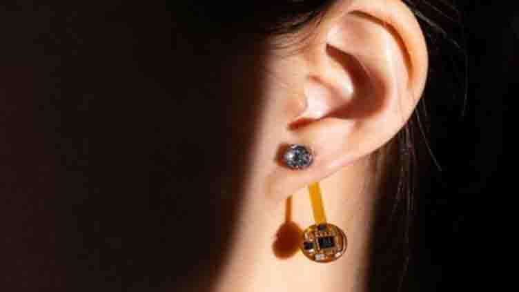 Smart thermal earring revolutionizes health monitoring leaving behind smart watch