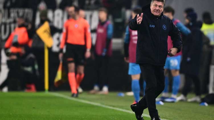 Crisis-club Napoli replace coach Mazzarri ahead of Barca clash