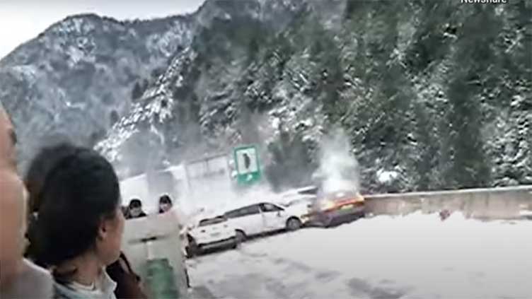 Several injured in 100-car pile on icy China expressway