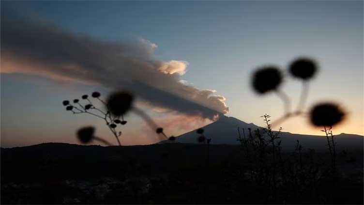 Volcanic ash forces some airlines to suspend flights from Mexico City