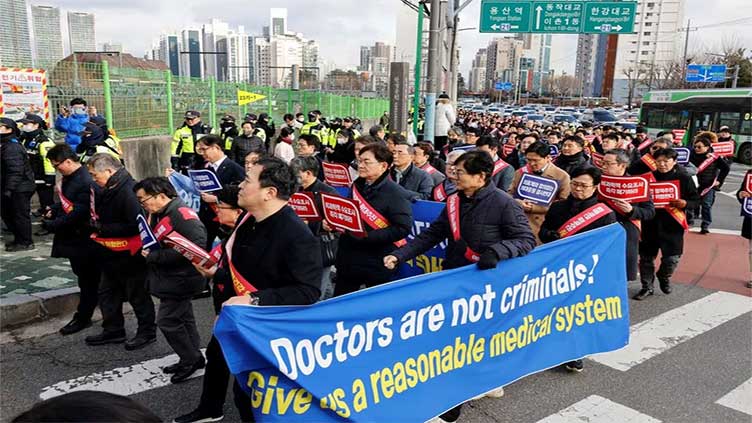 South Korea to send military doctors to hospitals amid doctors' protest