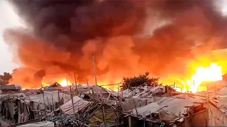 Over 100 shanties gutted in Karachi slum fire