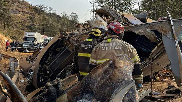 25 tourists killed in bus crash in Brazil