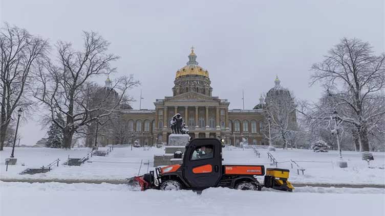 Storms envelope much of US, bringing heavy snow, rains, tornadoes