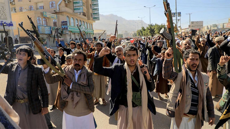 Yemen rebels threaten US, Britain with bigger reprisals