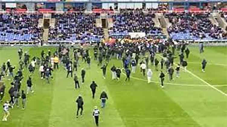 Reading game abandoned after tennis ball protest against owner