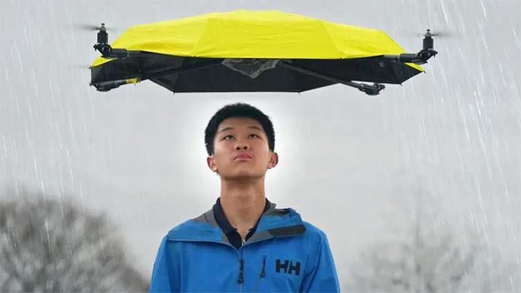 Umbrella drone to prevent you from getting wet during rainstorm