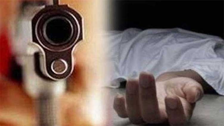 Robbers injure three on resistance in Karachi incidents
