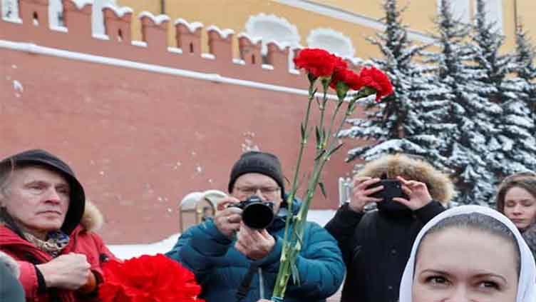 At Putin campaign HQ, soldier's wife says bring him home