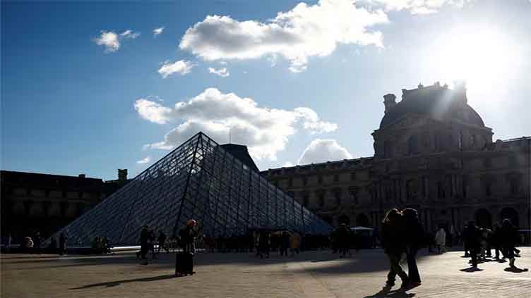 Climate change activists aim soup at 'Mona Lisa' in Paris Louvre