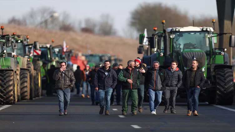 Angry French farmers block highways