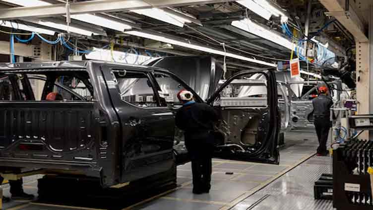 US manufacturing extends slump; inflation pressures easing