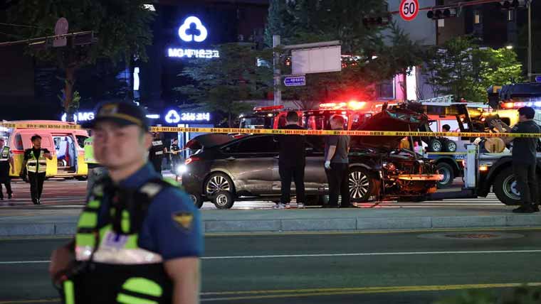 سیئول : تیز رفتار کار ہجوم پر چڑھنے سے 9 افراد ہلاک