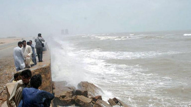 کراچی میں سمندری ہوائیں بحال لیکن گرمی کی شدت کم نہ ہوسکی