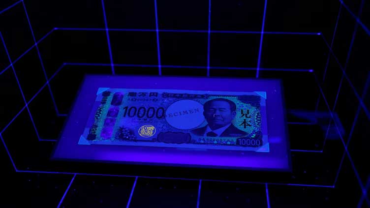 Japan launches banknotes with hologram portraits