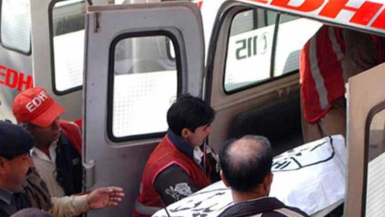 کراچی: باپ نے چھری کے وار سے بیٹے کو قتل کر دیا، فائرنگ سے اہلکار زخمی