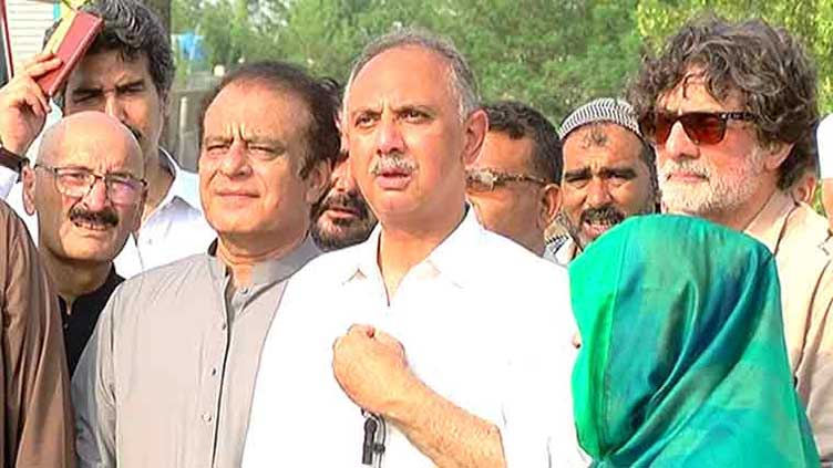 PTI leaders dispel rumours about rift, say Imran Khan will be next premier
