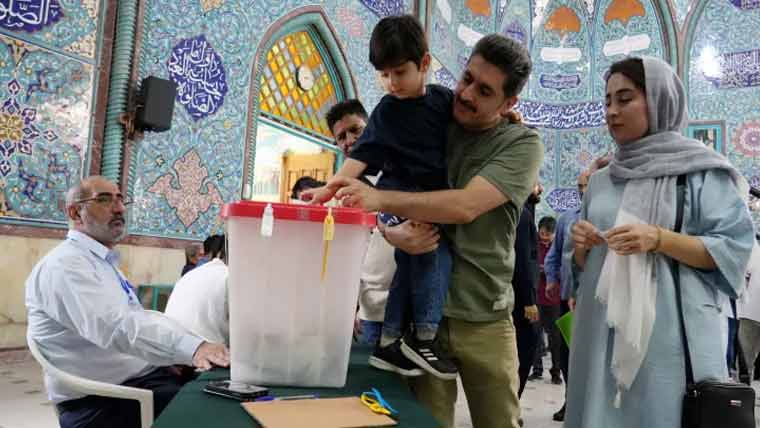 ایران :صدارتی انتخابات کےدوسرے مرحلے میں ووٹنگ مکمل، نتائج کا اعلان آج