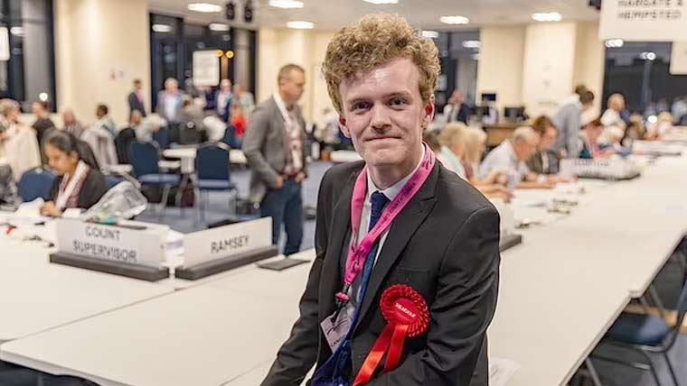 برطانوی انتخابات میں’ بے بی آف دی ہاؤس‘ کا لقب پانے والے نوجوان