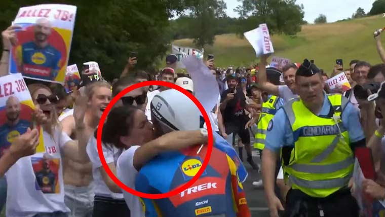 فرانسیسی سائیکلسٹ کو سائیکل ریس کے دوران بیوی کا بوسہ لینا مہنگا پڑگیا