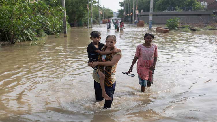 Dunya News Parts of northwest Delhi flooded after canal breach