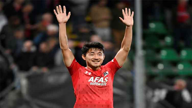 Japan's Sugawara joins Southampton