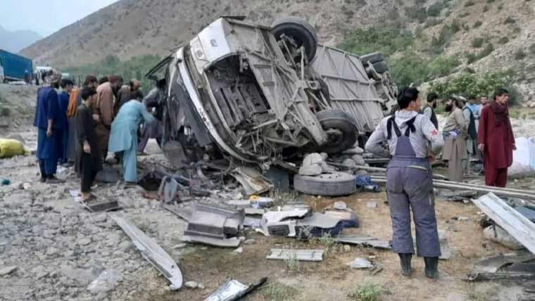 افغانستان: تیز رفتار بس الٹنے سے 17 افراد جاں بحق ہوگئے