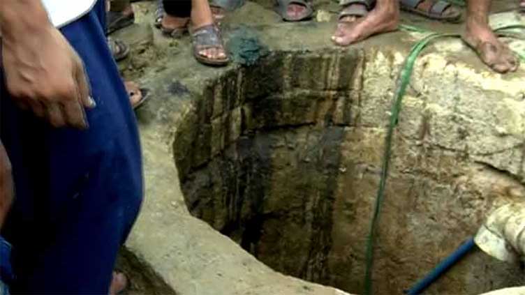 Two children die after falling into sewerage well in Karachi