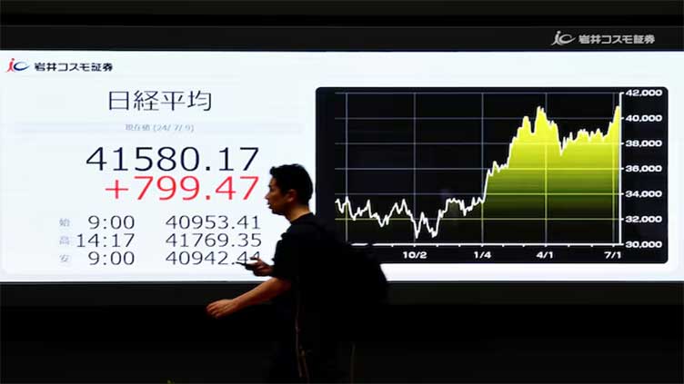 Asian stocks slump on rising trade tensions, yen firms