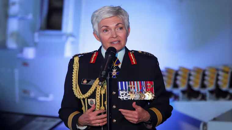 کینیڈا کی پہلی اور دنیا کی دوسری خاتون آرمی چیف نے فوج کی کمان سنبھال لی