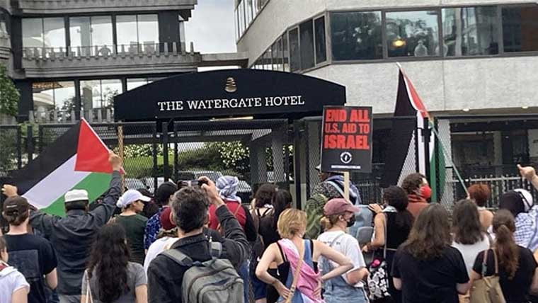 نیویارک: اسرائیلی وزیراعظم کے ہوٹل کے باہر فلسطینیوں کے حق میں مظاہرہ
