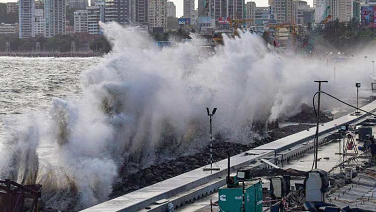 سمندری طوفان گیمی چین سے ٹکرا گیا، سیلاب کی وارننگ