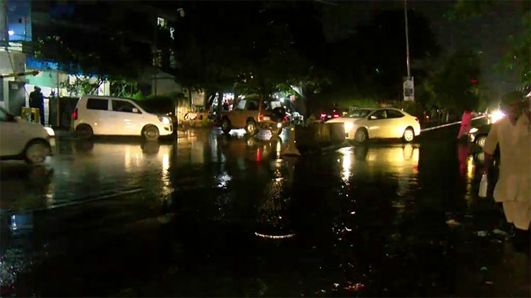 Heavy monsoon rain lashes Lahore