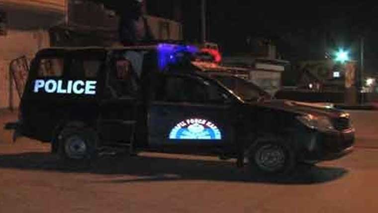 کراچی: مبینہ پولیس مقابلہ، 2 ڈاکو ہلاک، مزاحمت پر 2 زخمی، شہریوں نے ملزم پکڑ لیا