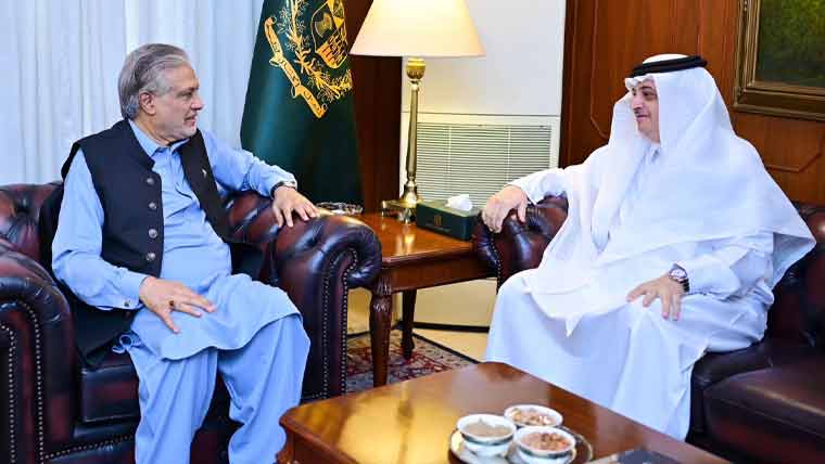 وزیر خارجہ اسحاق ڈار سے سعودی سفیر نواف بن سعید المالکی کی ملاقات