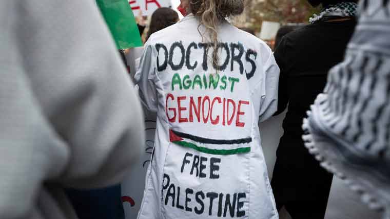 امریکی ڈاکٹرز اور نرسوں کا غزہ میں فوری جنگ بندی اور اسلحے کی فراہمی پر پابندی کا مطالبہ