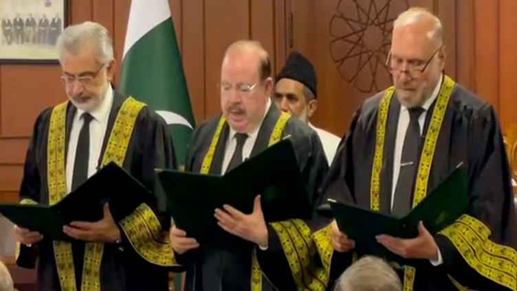 Ex-Justices Tariq Masood, Mazhar Alam take oath as ad hoc judges in SC