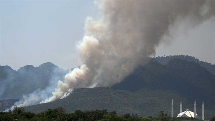 Fire erupts in Margalla Hills, efforts on to douse blaze