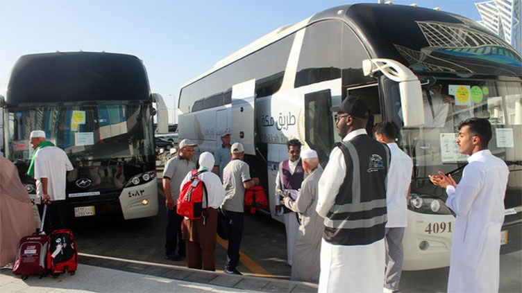 Ministry deploys 300 buses for 24/7 travel of Pakistani pilgrims to Haram Sharif