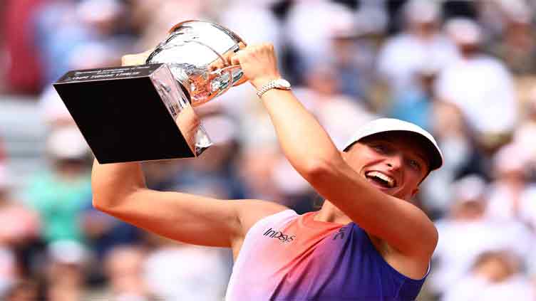 Clay queen Swiatek rules again at Roland Garros