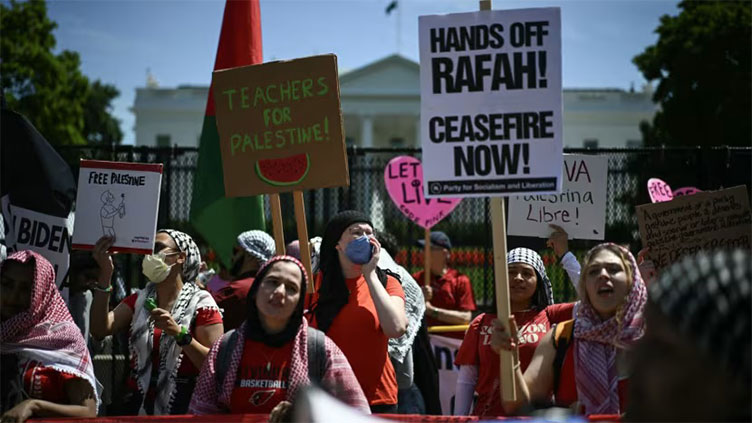 Pro-Palestine protesters surround White House demanding end to Gaza war