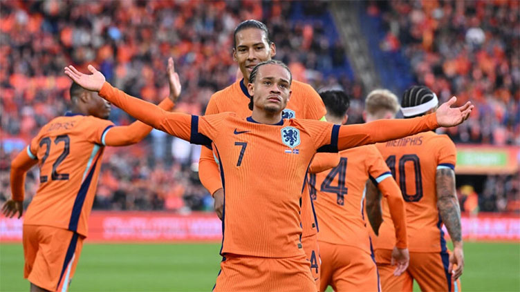 Netherlands brush aside Iceland in Euro warm up
