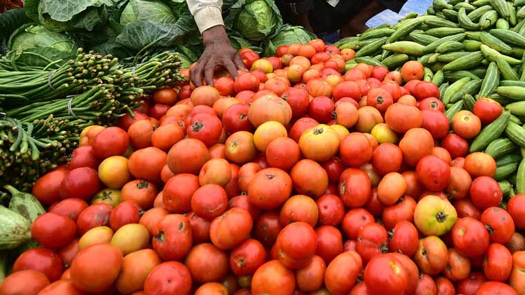 عید قریب آتے ہی منافع خوروں کی چاندی، ٹماٹر مزید 140 روپے کلو مہنگے
