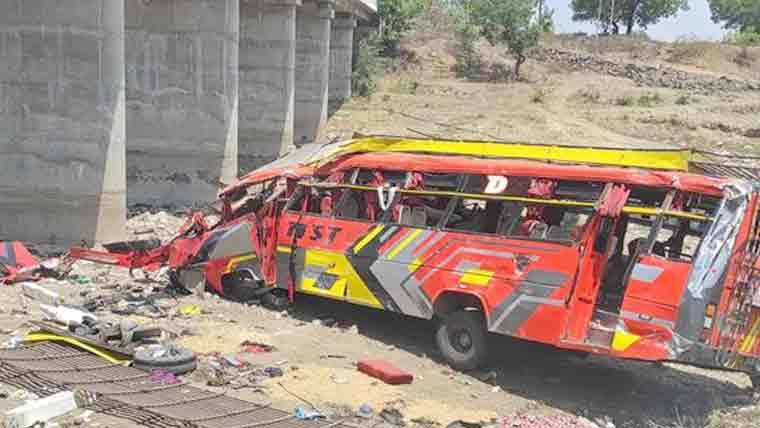بھارت میں سیاحوں کی بس کھائی میں گرنے سے 12افراد ہلاک